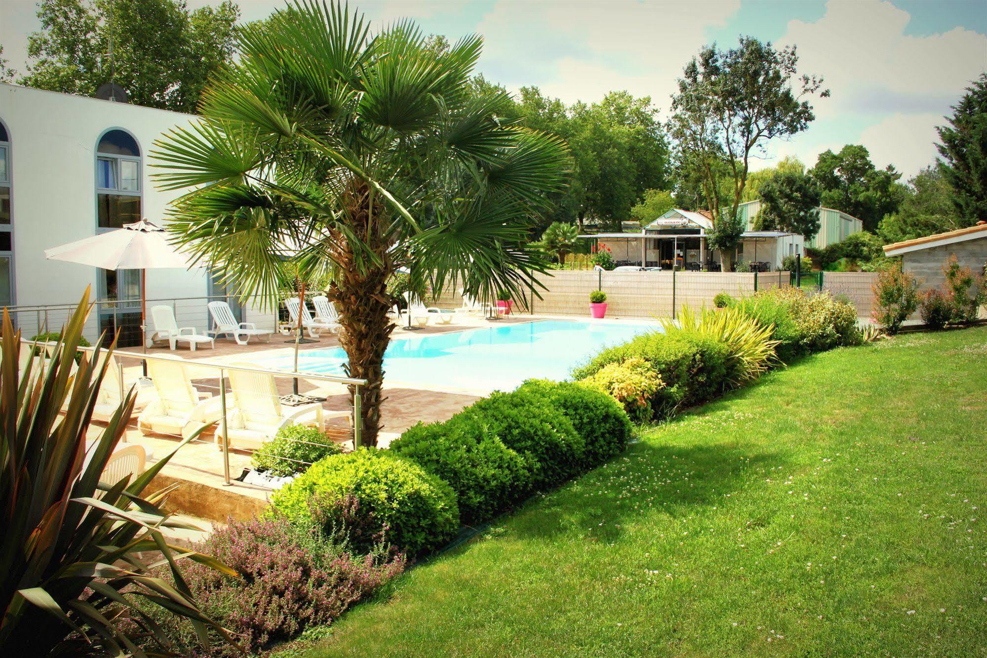 Agape Hotel Bessines Zewnętrze zdjęcie